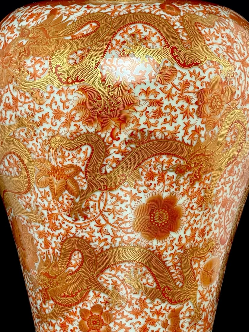 An Exquisite Iron-Red Painted Gold Lotus Pattern Dragon Pattern Vase - 8