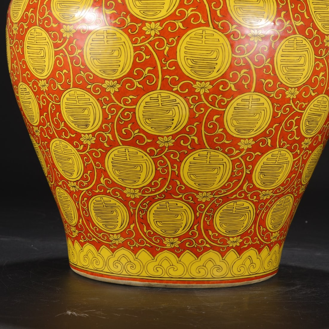 An Exquisite Red Glazed Lotus Pattern Jar - 4