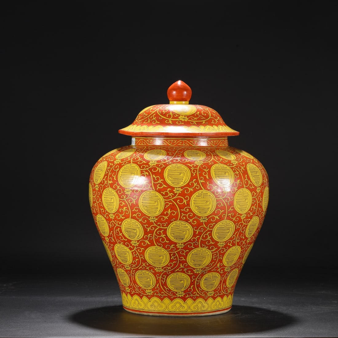 An Exquisite Red Glazed Lotus Pattern Jar - 6
