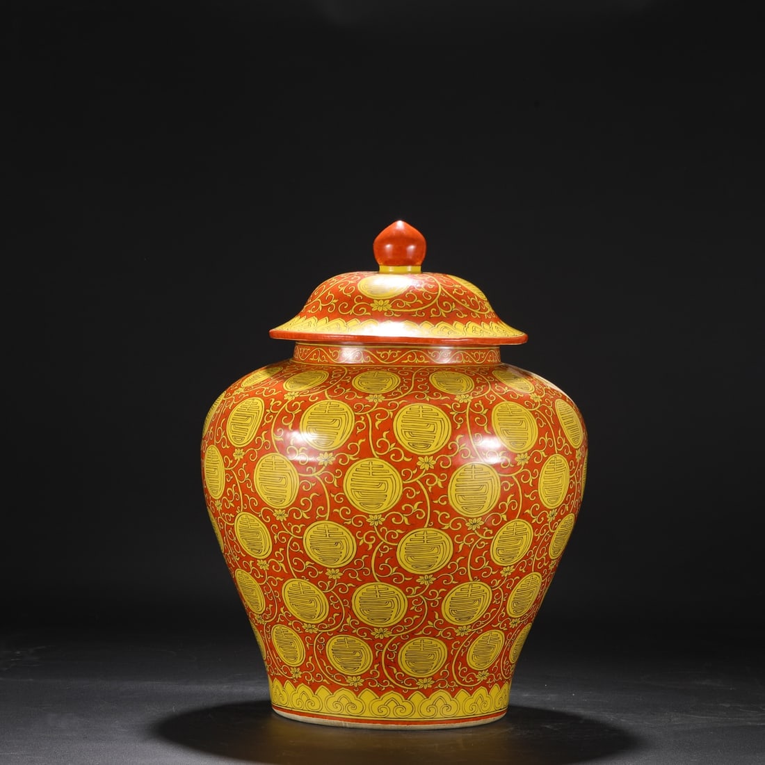 An Exquisite Red Glazed Lotus Pattern Jar - 7