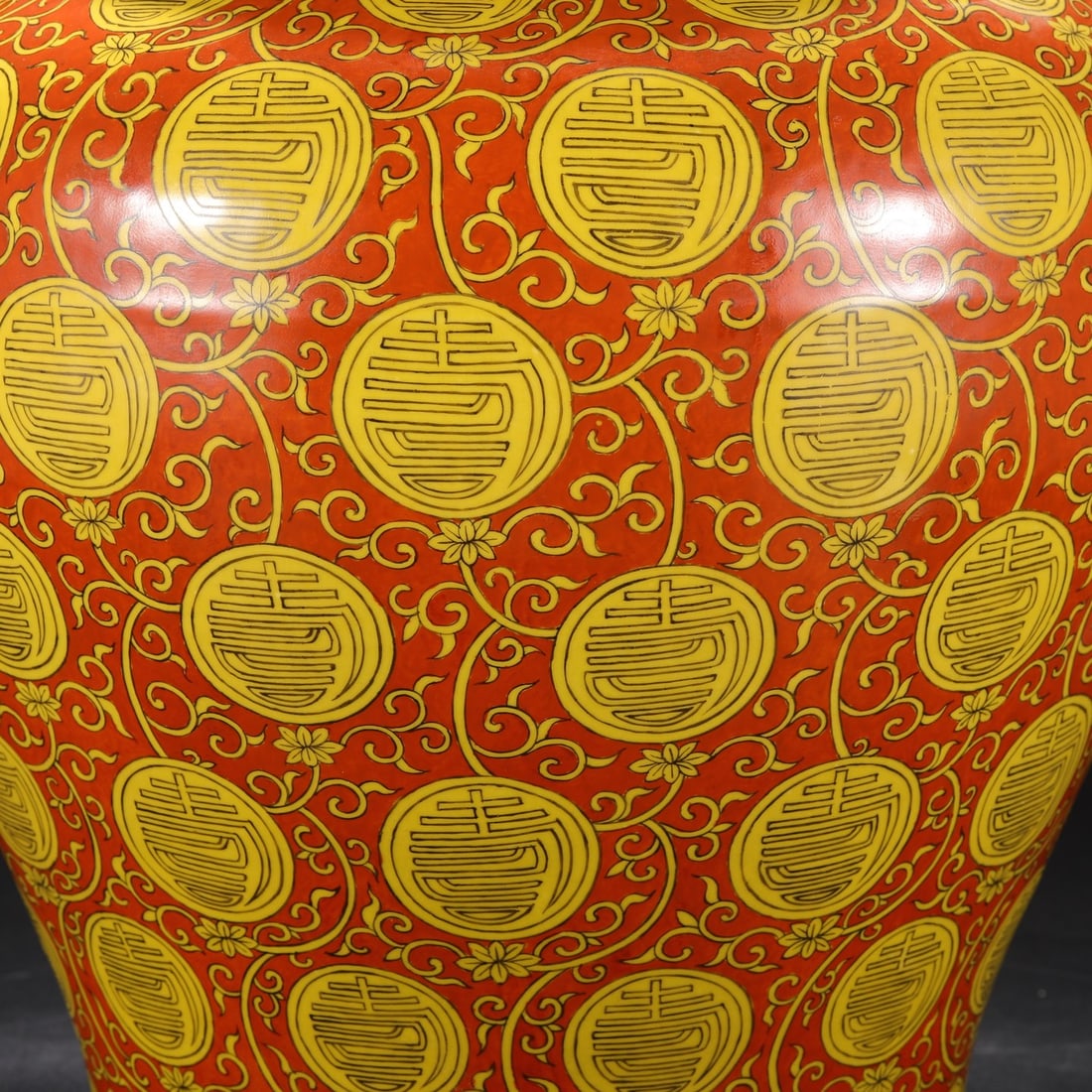 An Exquisite Red Glazed Lotus Pattern Jar - 8