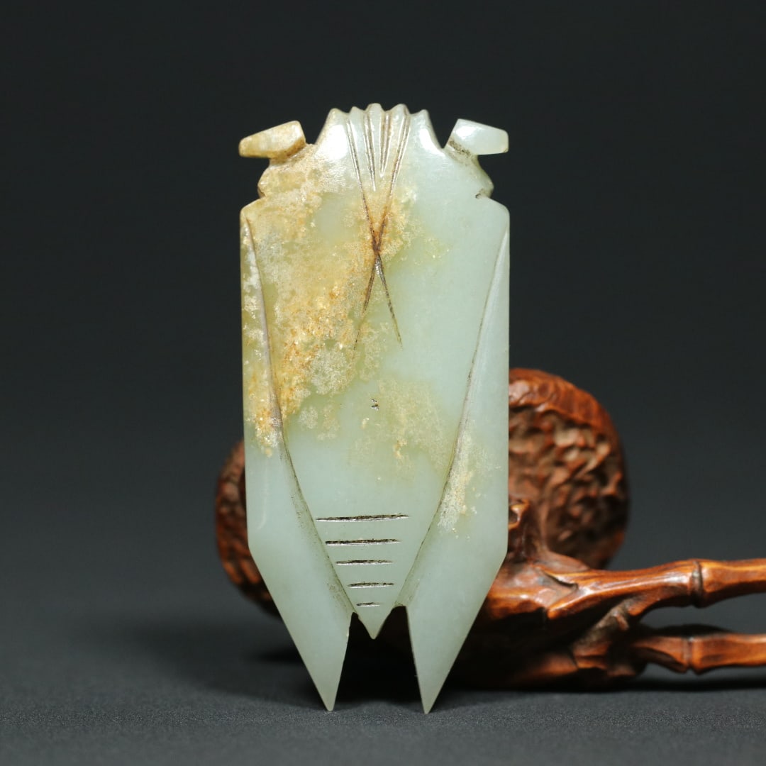 An Exquisite White Jade Dragon Pattern Cicada Pendant - 2