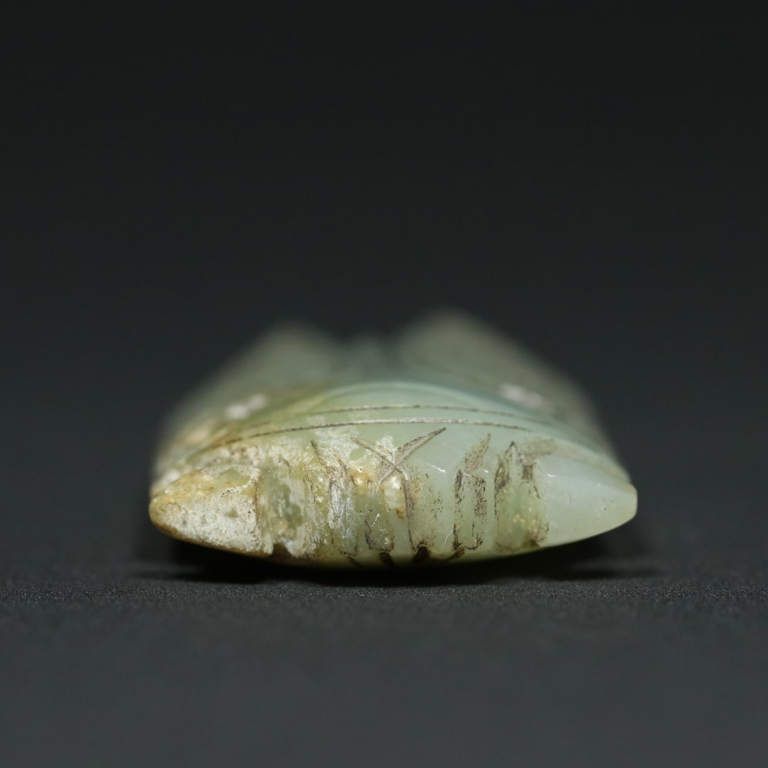 An Exquisite White Jade Dragon Pattern Cicada Pendant - 9