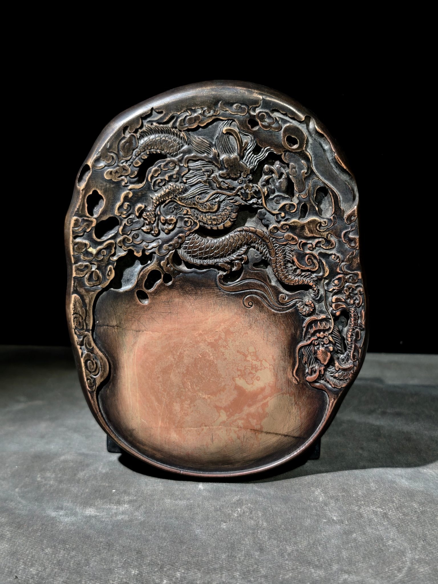 An Exquisite Dragon Pattern with poem Inkstone: An Exquisite Dragon Pattern with poem Inkstone Ji huang Size:19.5cmx14.8cmx4cm (The Dimensions Of All Batches Are Manually Measured.If You Need More Detailed Information, Please Contact Our