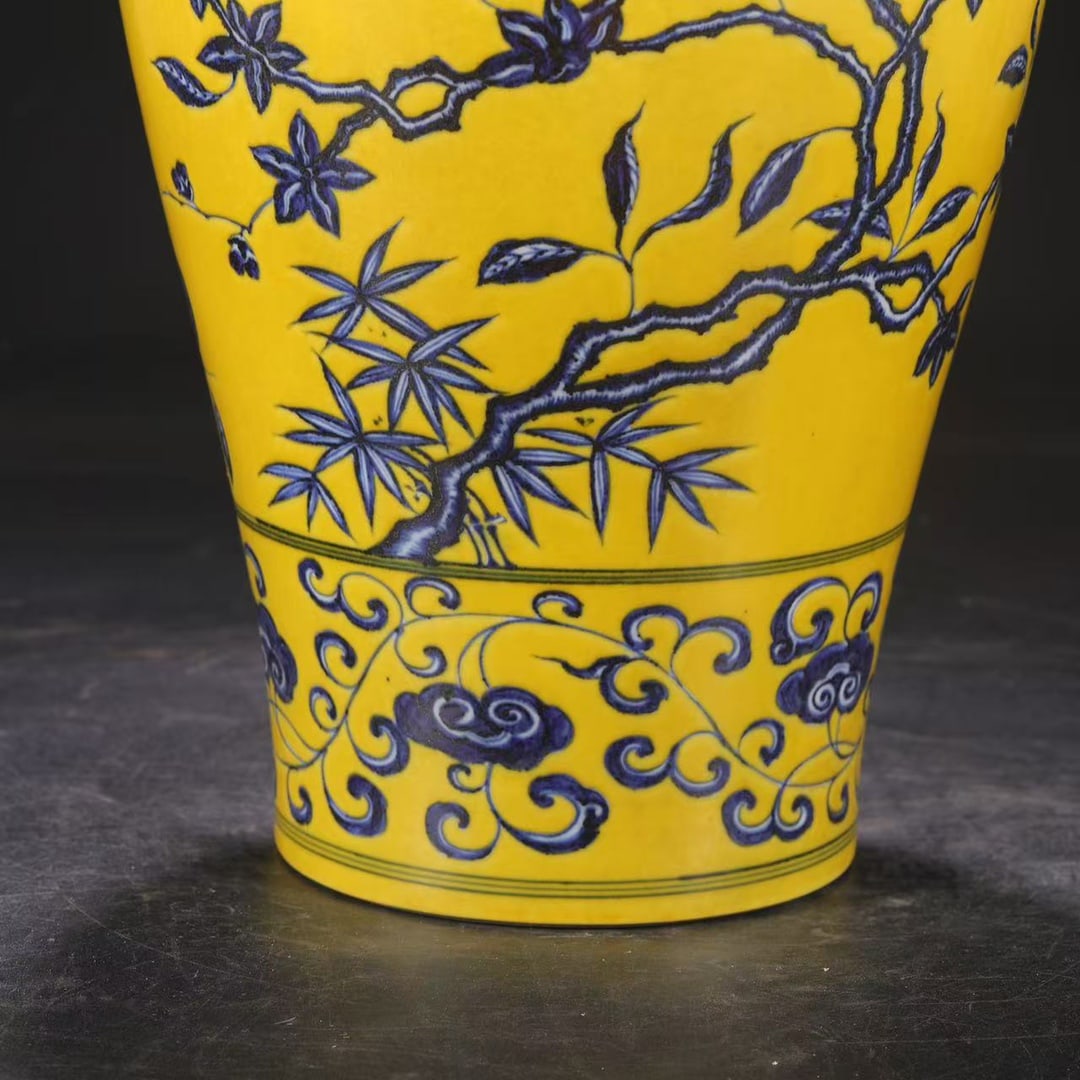 An Exquisite Blue and White Lotus Pattern Flower Pattern Vase - 7