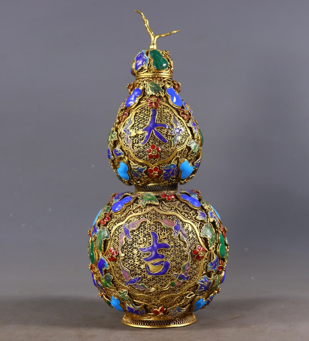 An Exquisite Gilt Bronze Inlaid Gems Flower and Fruit Pattern Gourd-Shaped Vase: An Exquisite Gilt Bronze Inlaid Gems Flower and Fruit Pattern Gourd-Shaped Vase Qing Dynasty, China Qianlong Four-character Mark Size:28cmx11cmx10cm Weight:910g (The Dimensions Of All Batches Are