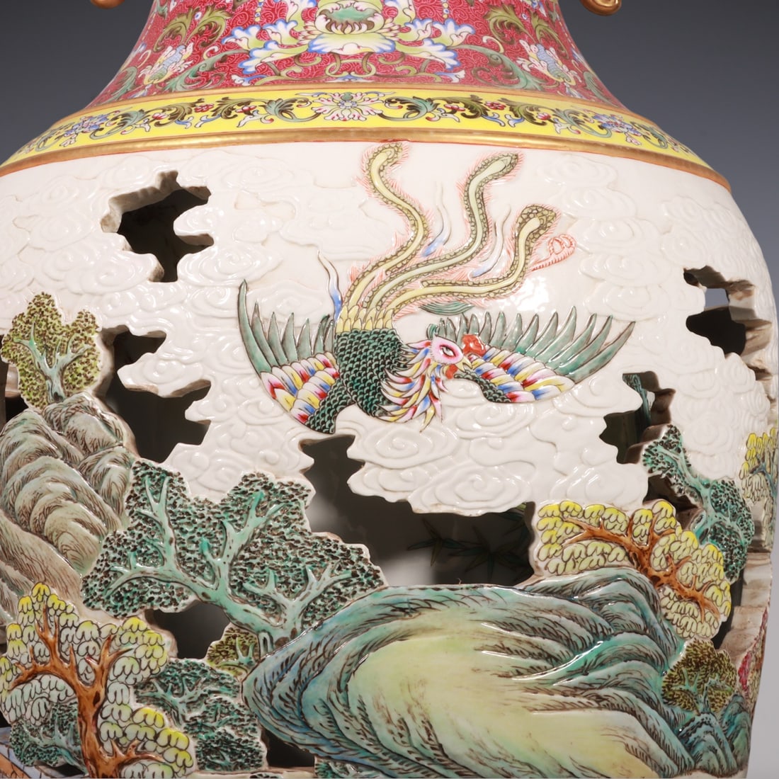 An Exquisite Famille-Rose Ruby Red-Glazed Lotus Pattern Phoenix Pattern Double-Ears Vase - 3