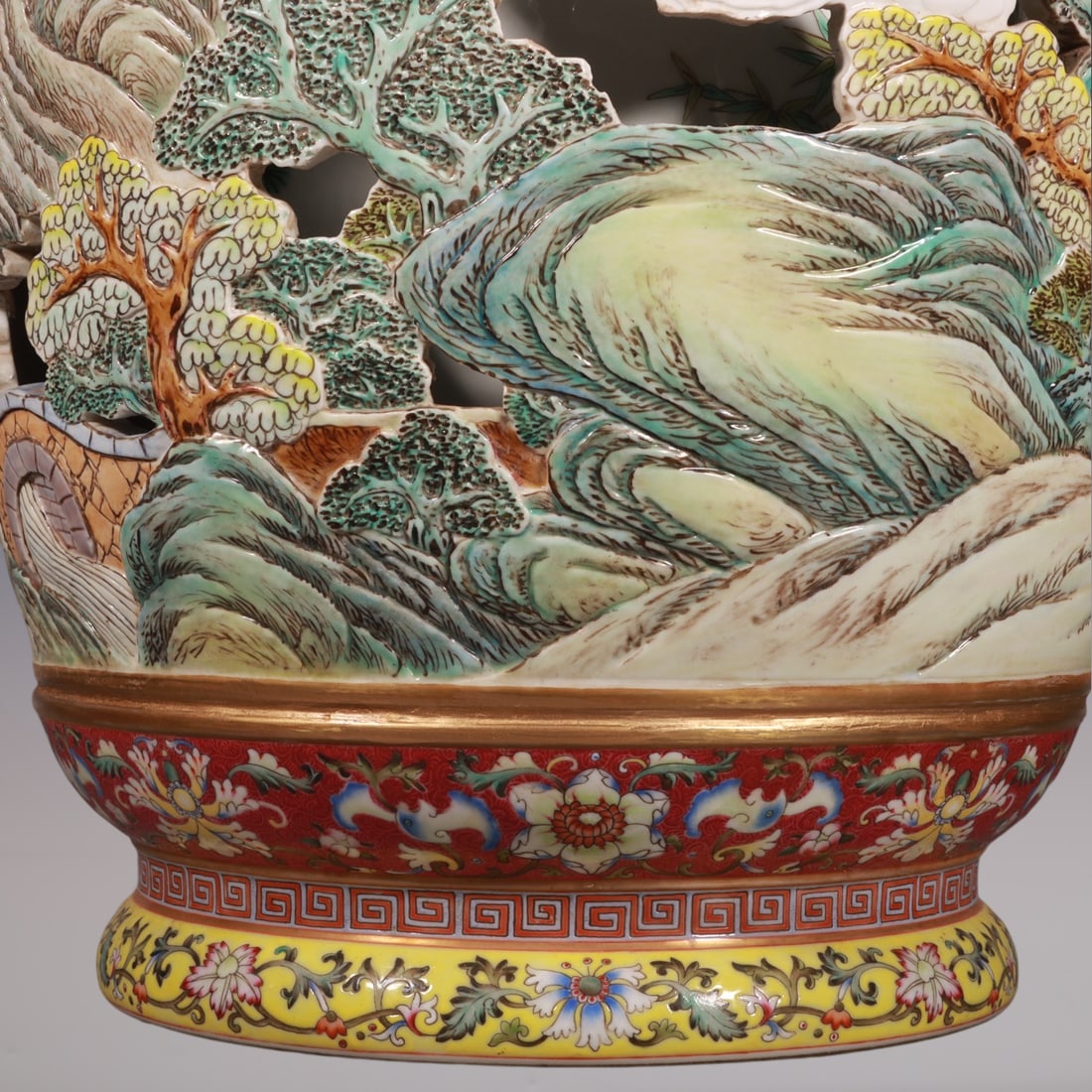 An Exquisite Famille-Rose Ruby Red-Glazed Lotus Pattern Phoenix Pattern Double-Ears Vase - 4