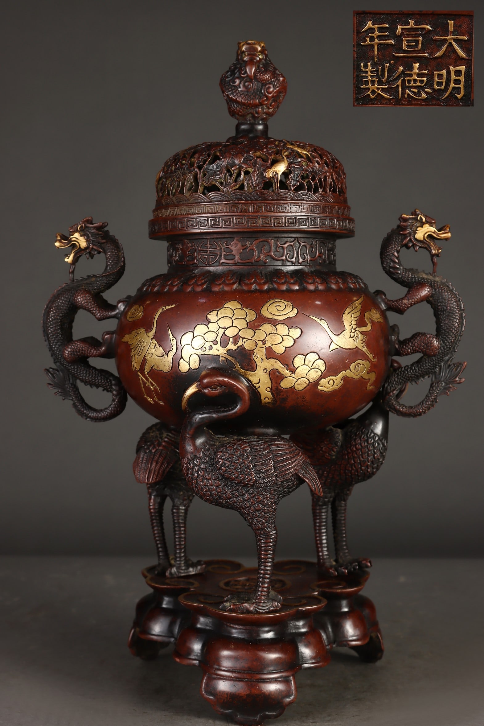 An Exquisite Gilt Bronze Pine and Crane Pattern Double-Ears and Tripod Censer: An Exquisite Gilt Bronze Pine and Crane Pattern Double-Ears and Tripod Censer Ming Dynasty, China Xuande Six-character Mark Size:36.5cmx16cm Weight:6000g (The Dimensions Of All Batches Are Manually