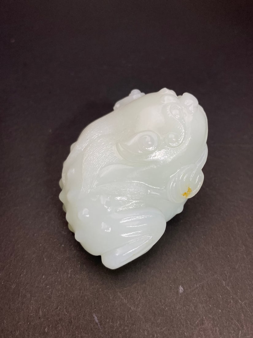 An Exquisite White Jade Golden Toad Hand Piece: An Exquisite White Jade Golden Toad Hand Piece Qing Dynasty, China Size:5.53cmx4.45cmx3.65cm Weight:121g (The Dimensions Of All Batches Are Manually Measured.If You Need More Detailed Information,