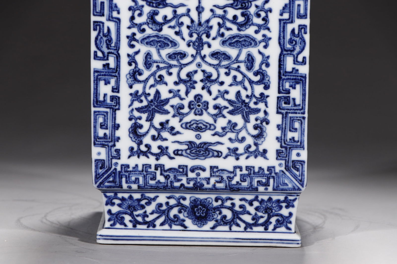 An Exquisite Blue and White Lotus Pattern Vase - 3