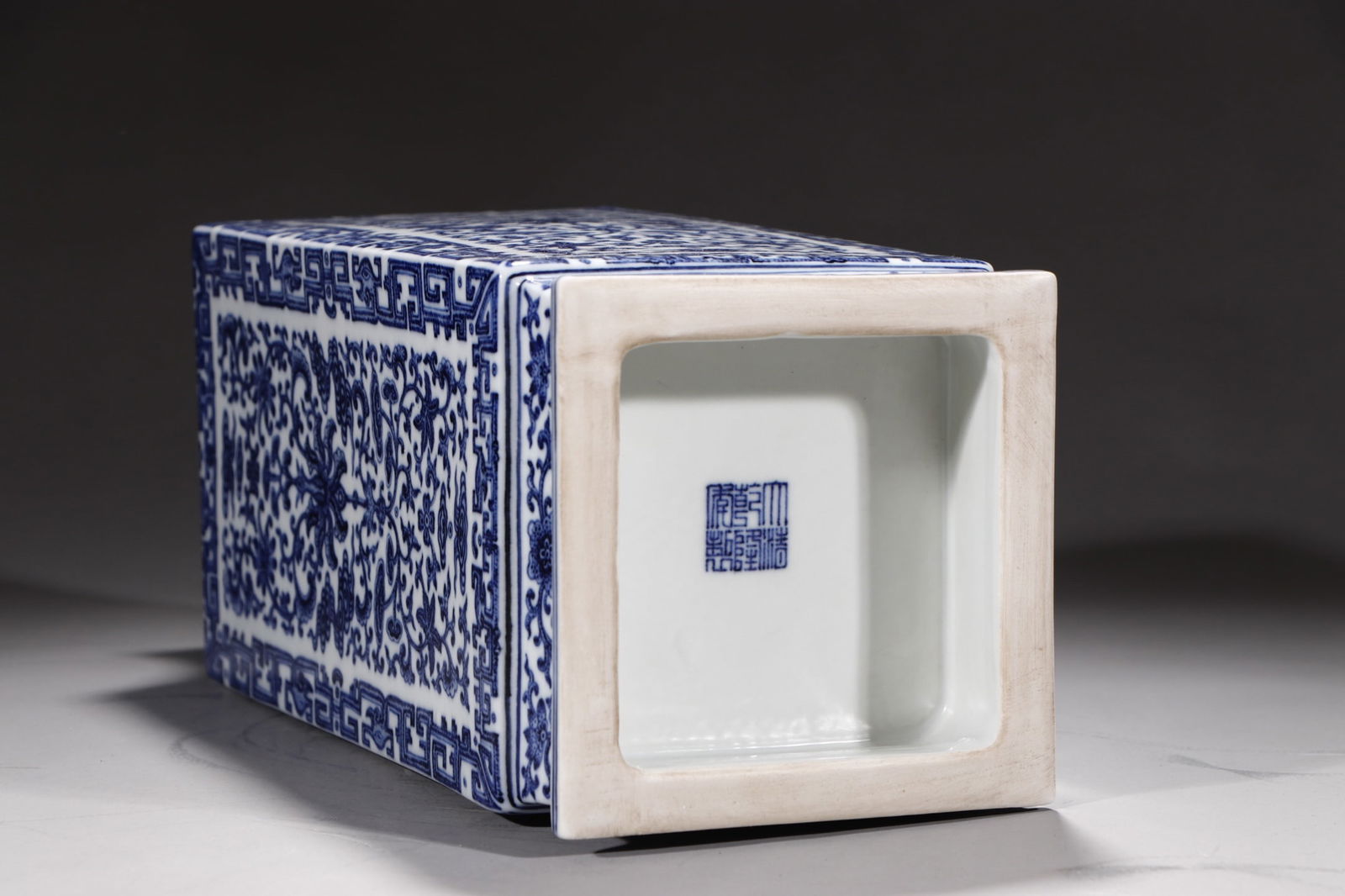 An Exquisite Blue and White Lotus Pattern Vase - 9