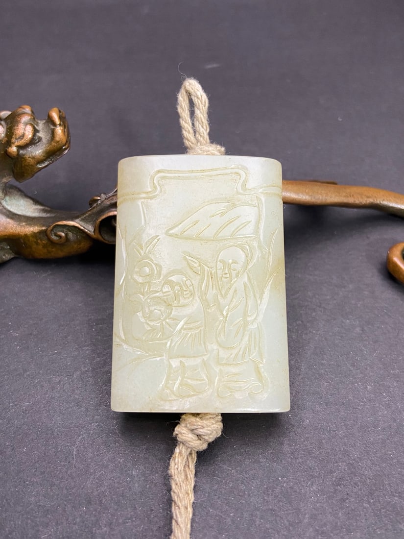 An Exquisite White Jade Character and Story Pattern Pendant: An Exquisite White Jade Character and Story Pattern Pendant Qing Dynasty, China Size:4.87cmx3.35cmx1.15cm Weight:45g (The Dimensions Of All Batches Are Manually Measured.If You Need More Detailed