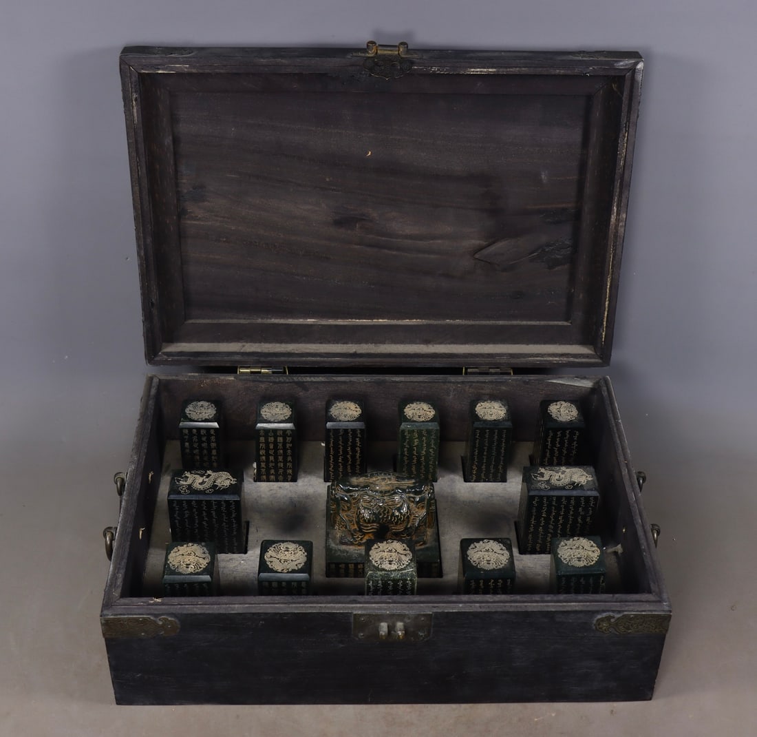 A Set of Fine Jasper Dragon Pattern With Scriptures Seal: A Set of Fine Jasper Dragon Pattern With Scriptures Seal Qing Dynasty, China Size:8.5cmx8cm Size:8.5cmx5cmx3cm Size:8.5cmx3.5cm Size:8.5cmx3cm Weight:4610g (The Dimensions Of All Batches Are Manually