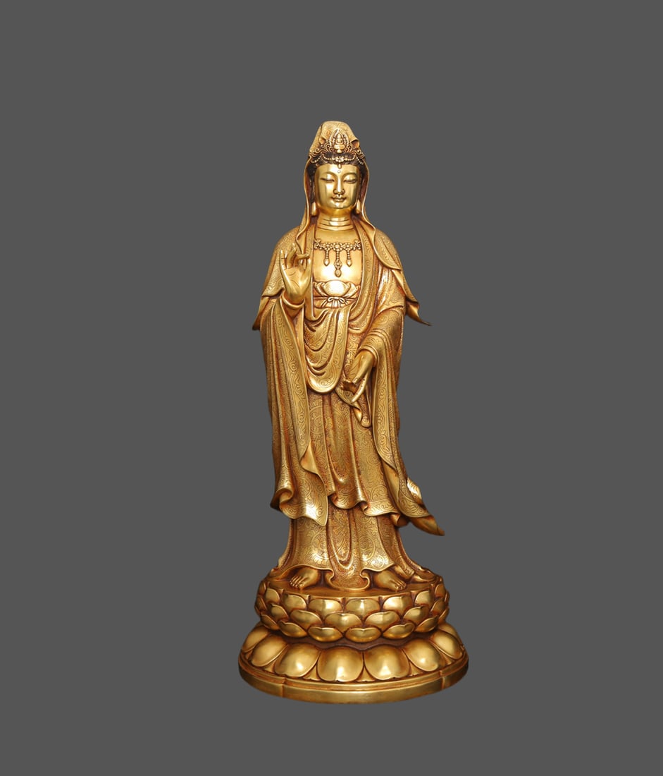 An Exquisite Gilt Bronze Statue of Avalokitesvara Ornament: An Exquisite Gilt Bronze Statue of Avalokitesvara Ornament Ming Dynasty, China Yongle Six-character Mark Size:68cmx29cm Weight:19500g (The Dimensions Of All Batches Are Manually Measured.If You