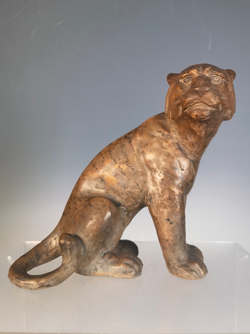 An Exquisite Wooden Tiger Ornament: An Exquisite Wooden Tiger Ornament the Republic of China Size:17cmx16cmx8cm (The Dimensions Of All Batches Are Manually Measured.If You Need More Detailed Information, Please Contact Our Customer