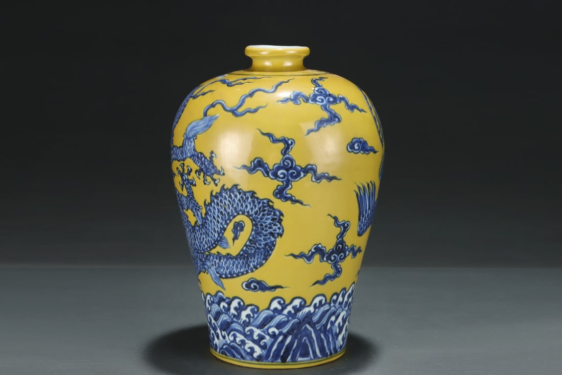 An Exquisite Blue and White Seawater Pattern Auspicious Cloud Pattern Dragon and Phoenix Pattern - 3