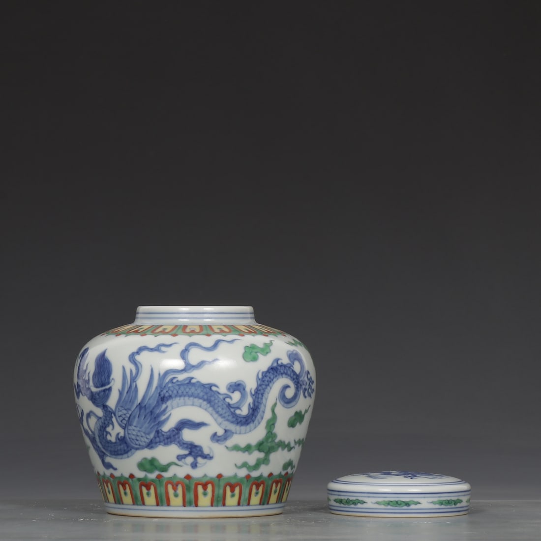 An Exquisite Doucai Dragon Pattern Jar - 7