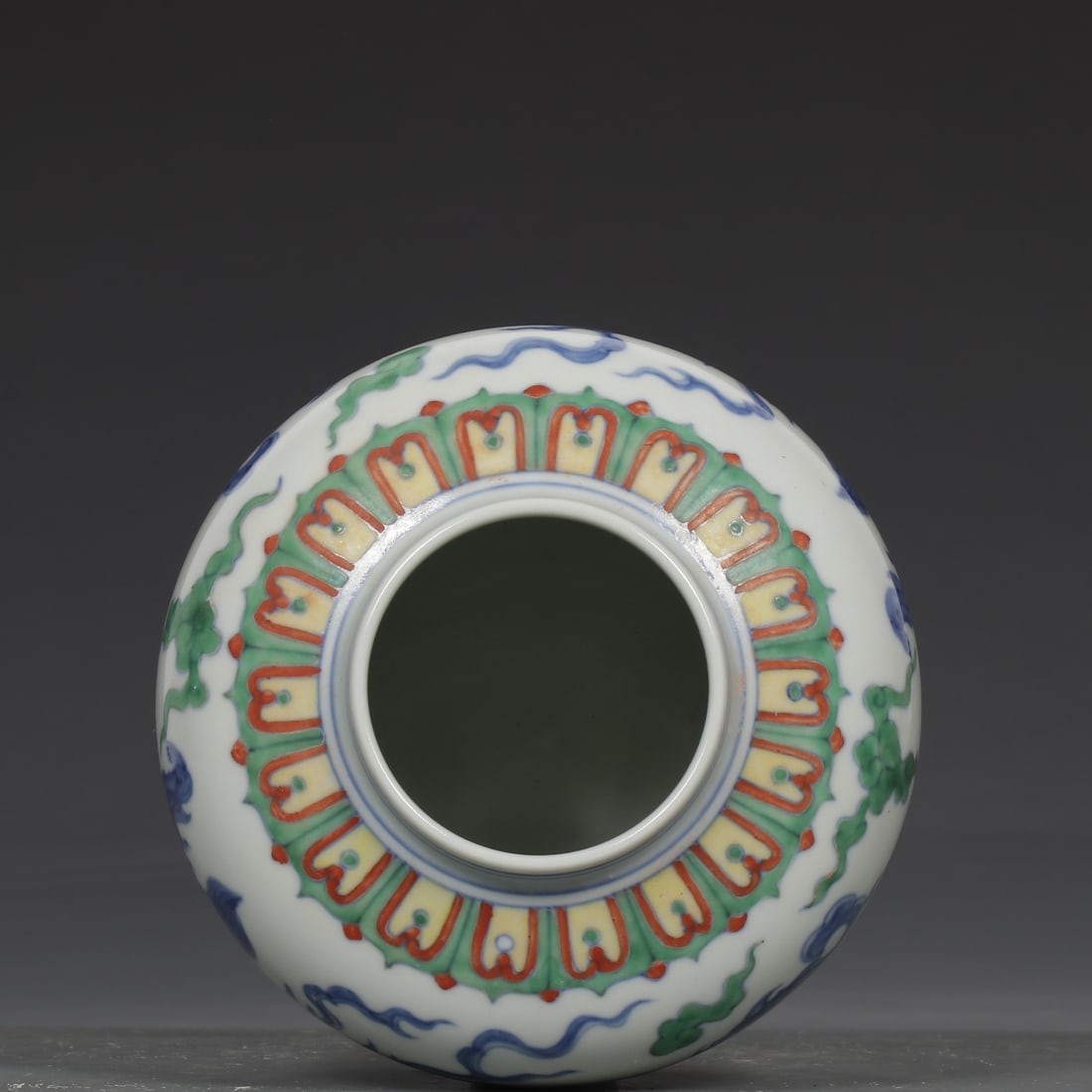 An Exquisite Doucai Dragon Pattern Jar - 8