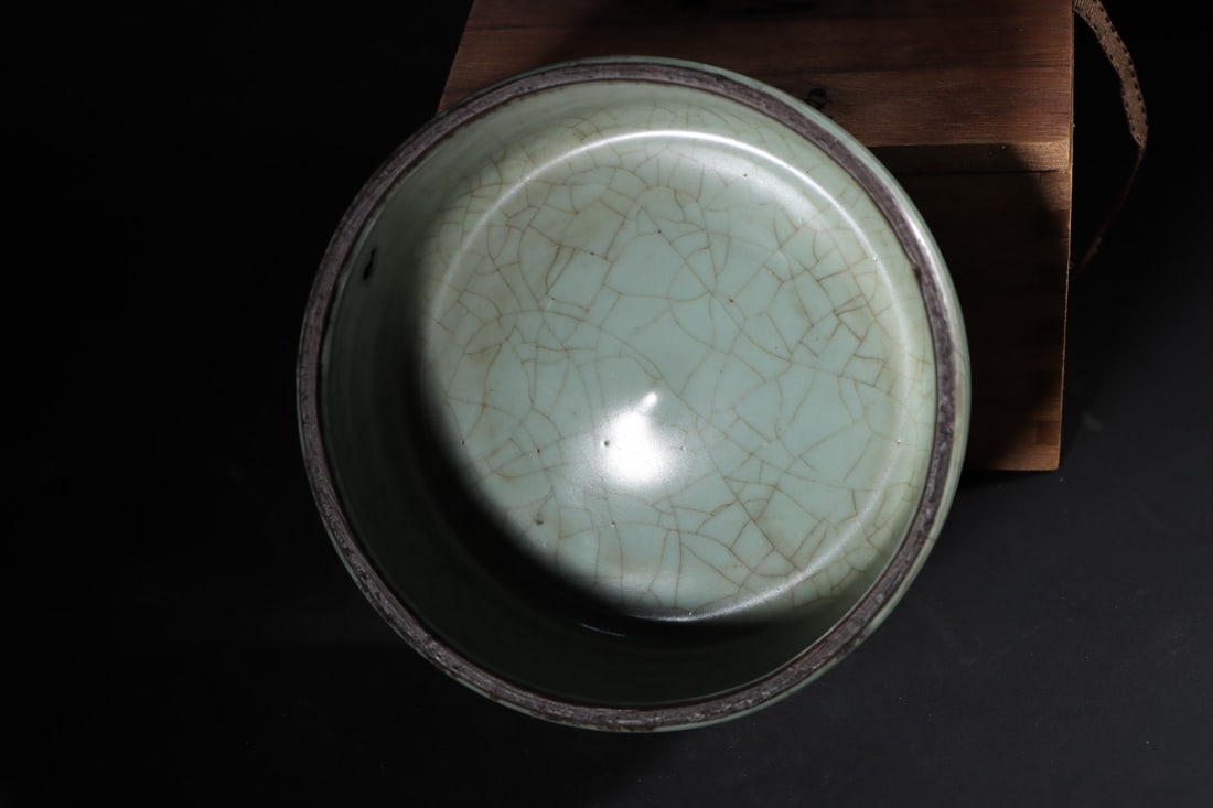 An Exquisite Guan yao Celadon Glazed Box - 9