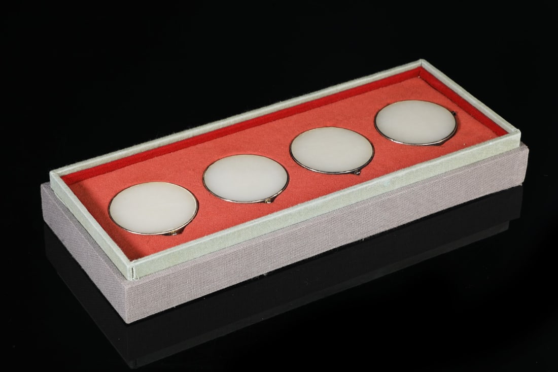 A Set of Fine White Jade Figure Pattern Brand: A Set of Fine White Jade Figure Pattern Brand Qing Dynasty, China Size:5.5cm Weight:31.8g (The Dimensions Of All Batches Are Manually Measured.If You Need More Detailed Information, Please Contact