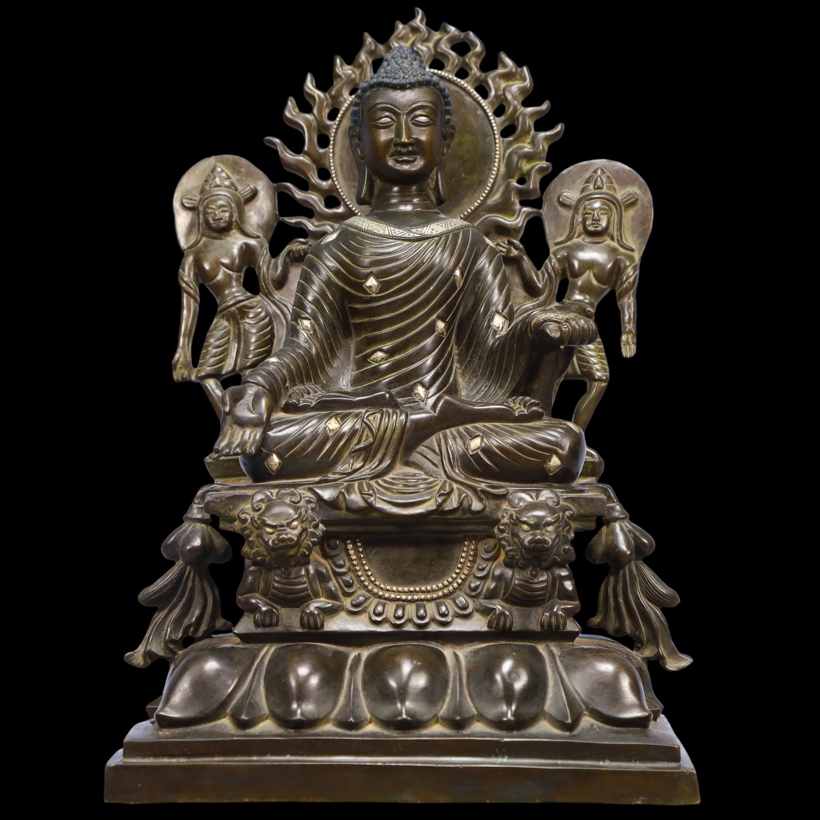 An Exquisite Bronze Inlaid Silver Statue of Sakyamuni: An Exquisite Bronze Inlaid Silver Statue of Sakyamuni Qing Dynasty, China Size:22cmx15cmx33cm Weight:7750g (The Dimensions Of All Batches Are Manually Measured.If You Need More Detailed