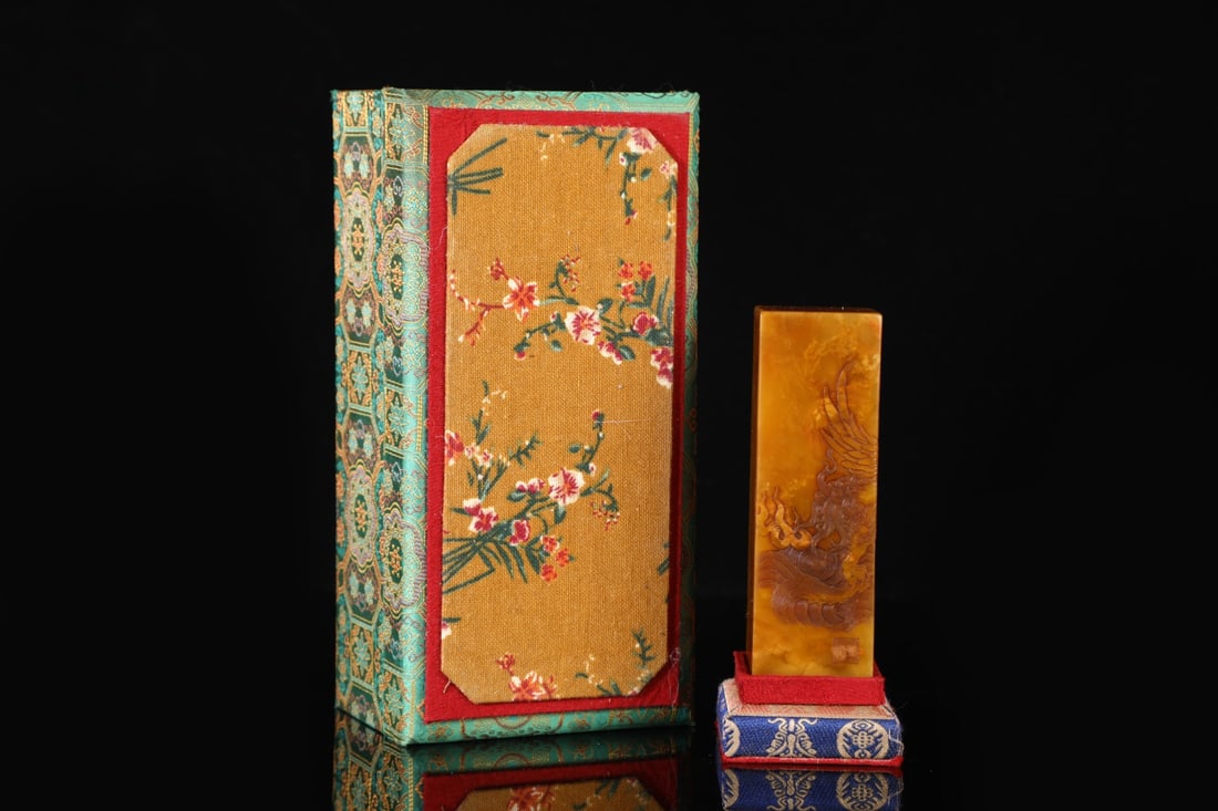 An Exquisite Shoushan Stone Dragon Pattern Seal: An Exquisite Shoushan Stone Dragon Pattern Seal Qing Dynasty, China Size:12.5cmx4cm Weight:497g (The Dimensions Of All Batches Are Manually Measured.If You Need More Detailed Information, Please