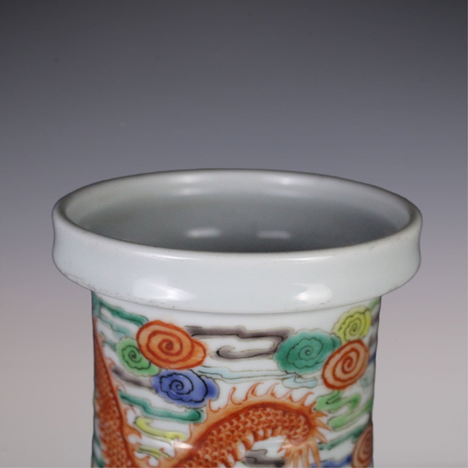 An Exquisite Wucai Dragon Pattern Seawater Pattern Vase - 7