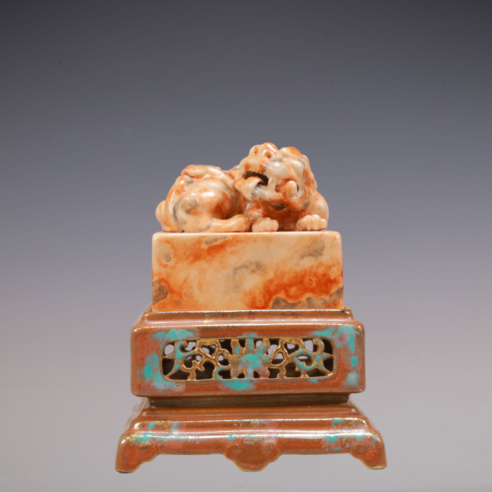 A Exquisite Shoushan Stone Auspicious Beast Seal: A Exquisite Shoushan Stone Auspicious Beast Seal Qing Dynasty, China Qianlong Four-character Mark Size:7.7cmx7.7cmx10cm Weight:350g (The Dimensions Of All Batches Are Manually Measured.If You Need