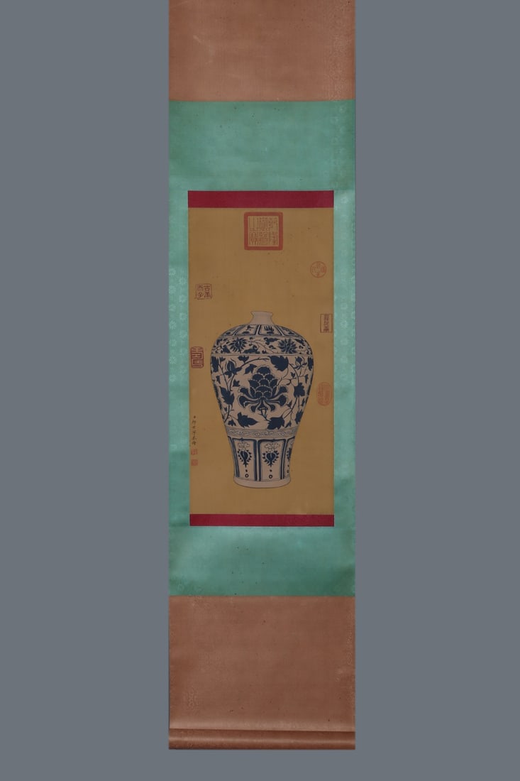 An Exquisite Blue and White Lotus Pattern Vase - 6