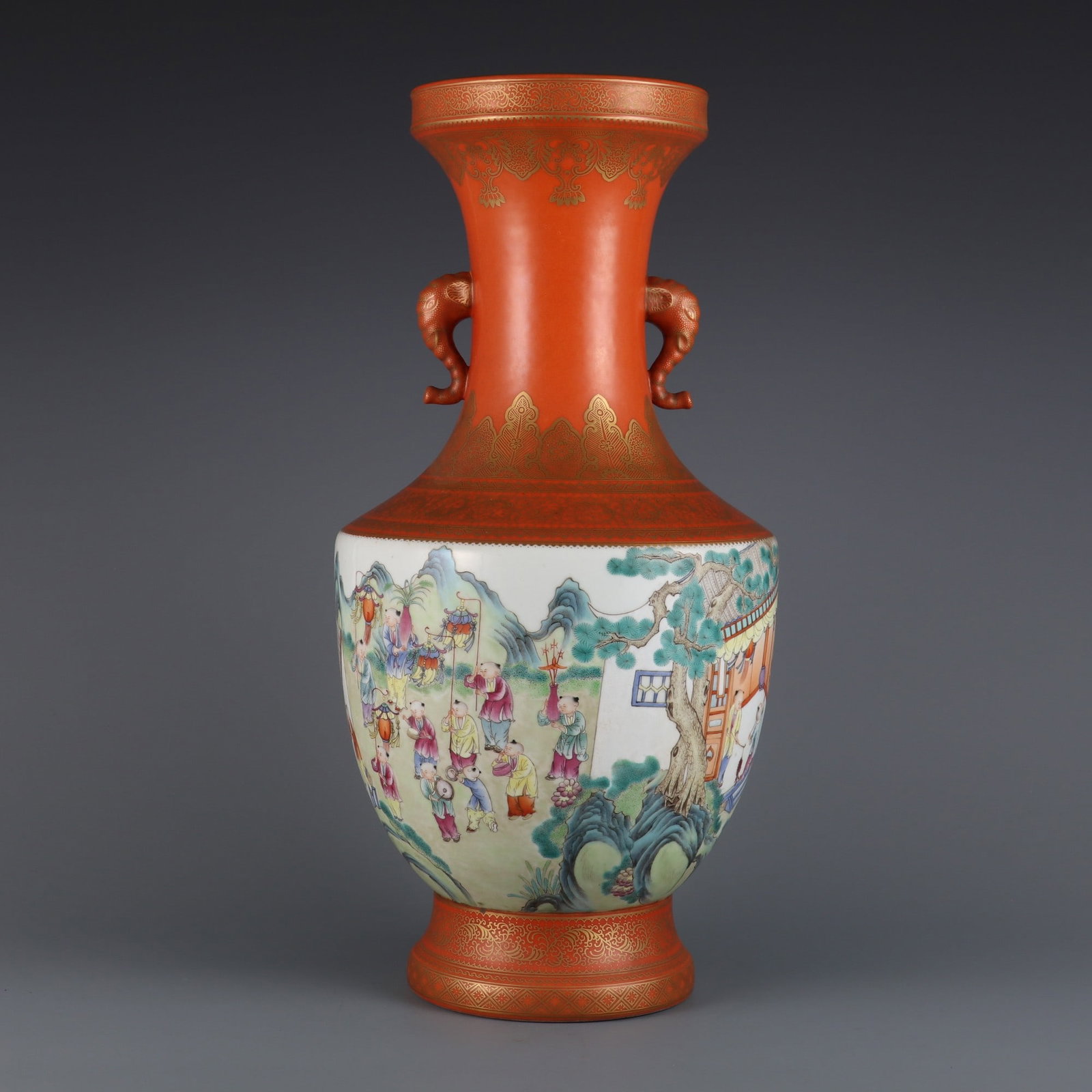 An Exquisite Famille-Rose Iron-Red Painted Gold Character and Story Pattern Double-Ears Vase: An Exquisite Famille-Rose Iron-Red Painted Gold Character and Story Pattern Double-Ears Vase Qing Dynasty, China Jiaqing Six-character Mark Size:45.6cmx14.8cm (The Dimensions Of All Batches Are