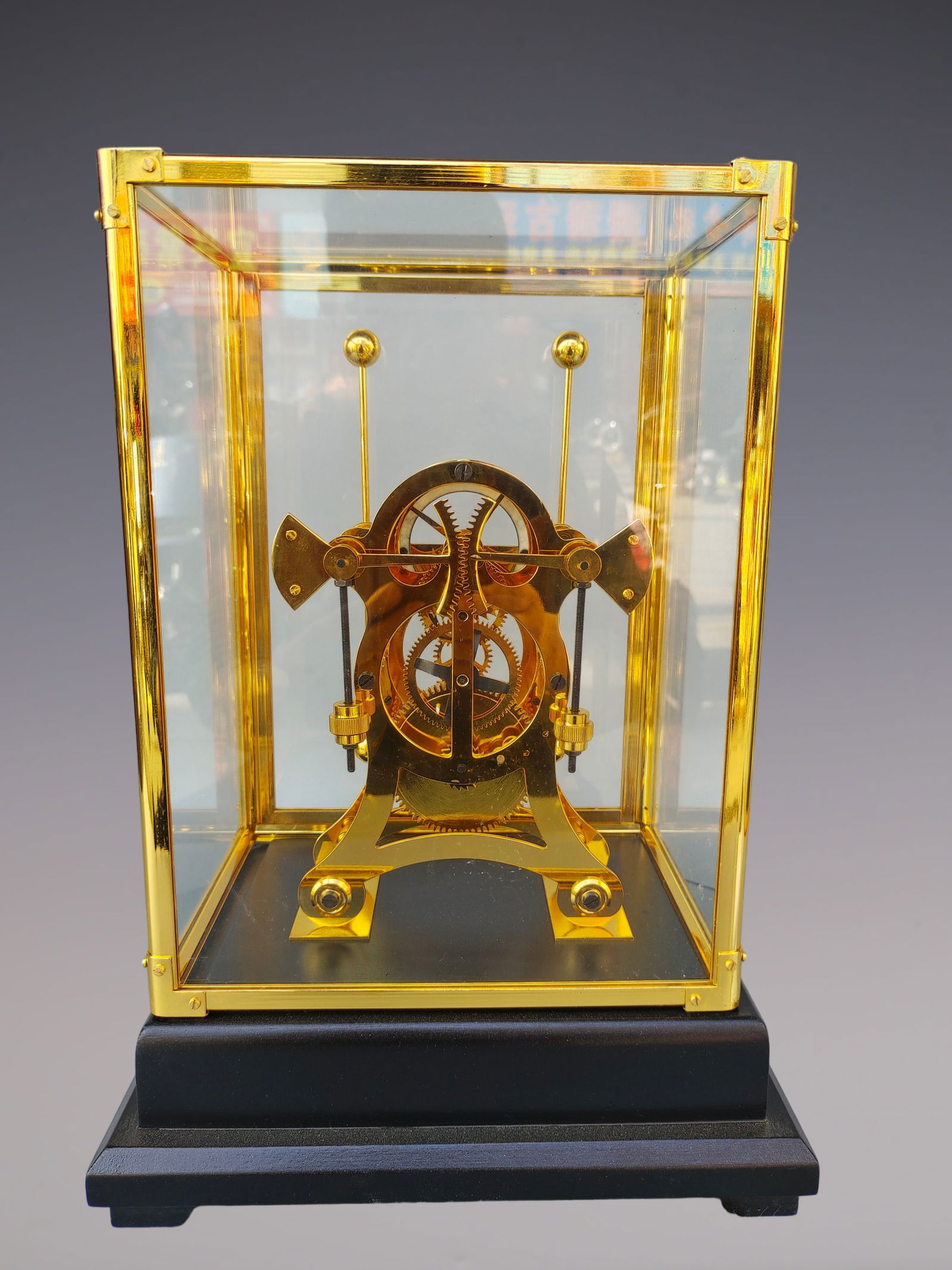 An Exquisite Gilt Bronze Clock - 3