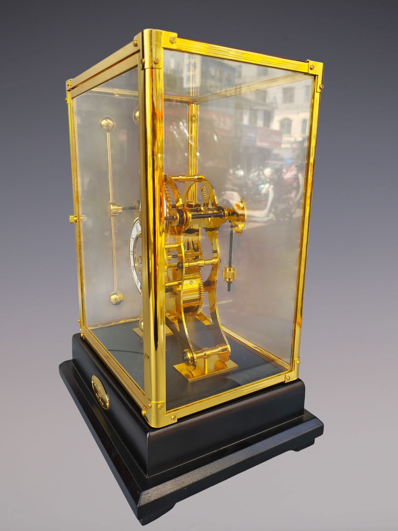 An Exquisite Gilt Bronze Clock - 4