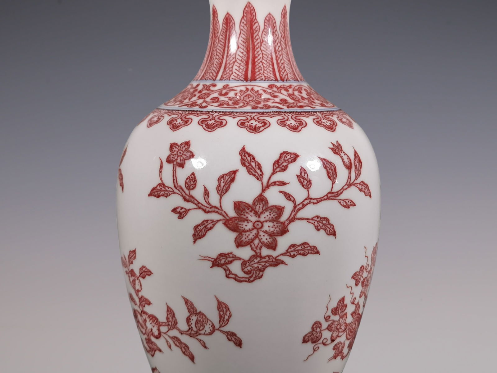 An Exquisite Underglaze-Red Flower and Fruit Pattern Vase - 4