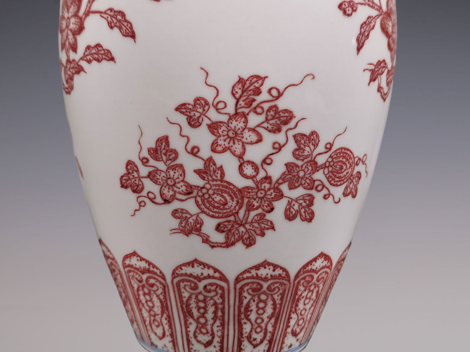 An Exquisite Underglaze-Red Flower and Fruit Pattern Vase - 5