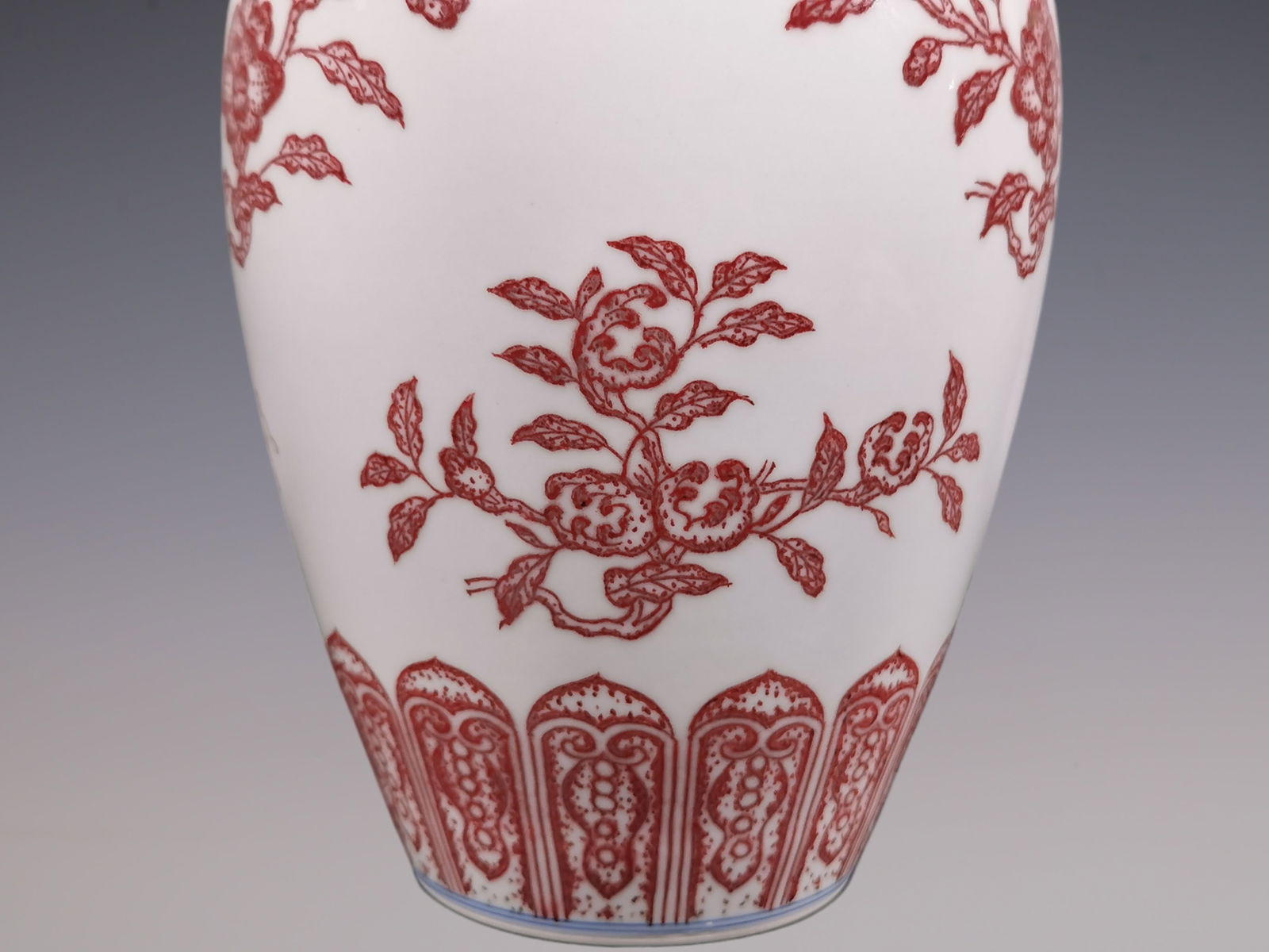 An Exquisite Underglaze-Red Flower and Fruit Pattern Vase - 6