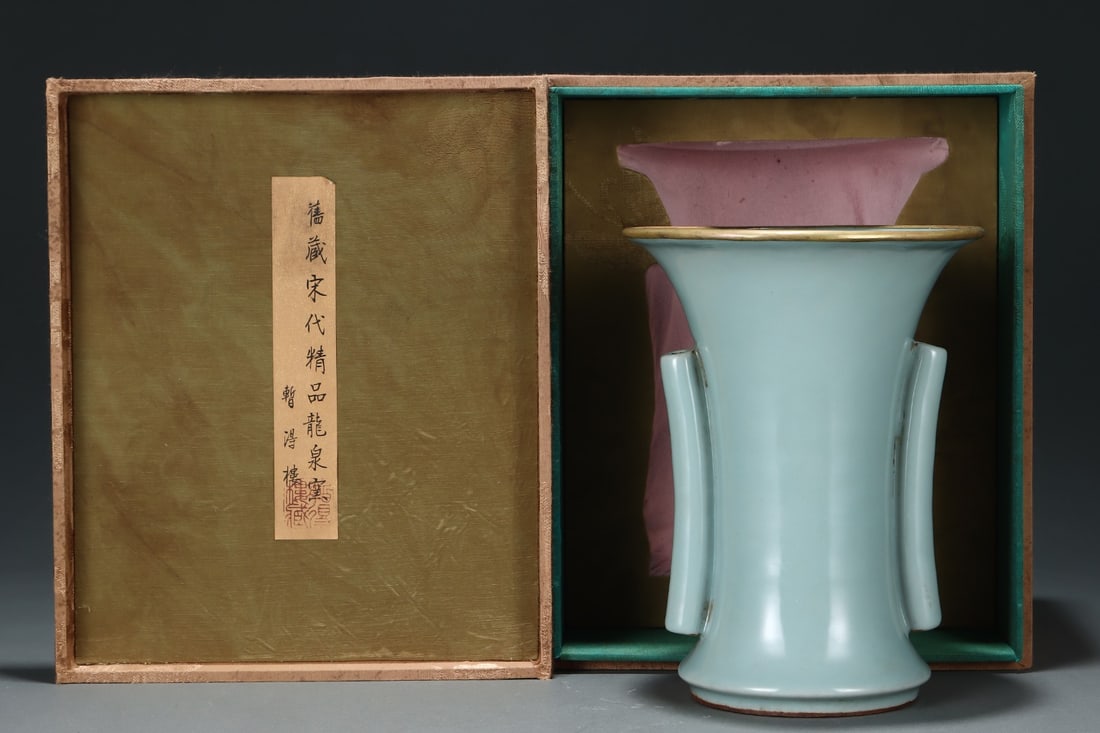 An Exquisite Longquan yao Celadon Glazed Double-Ears Vase: An Exquisite Longquan yao Celadon Glazed Double-Ears Vase Song Dynasty, China Size:21cmx16.3cm (The Dimensions Of All Batches Are Manually Measured.If You Need More Detailed Information, Please