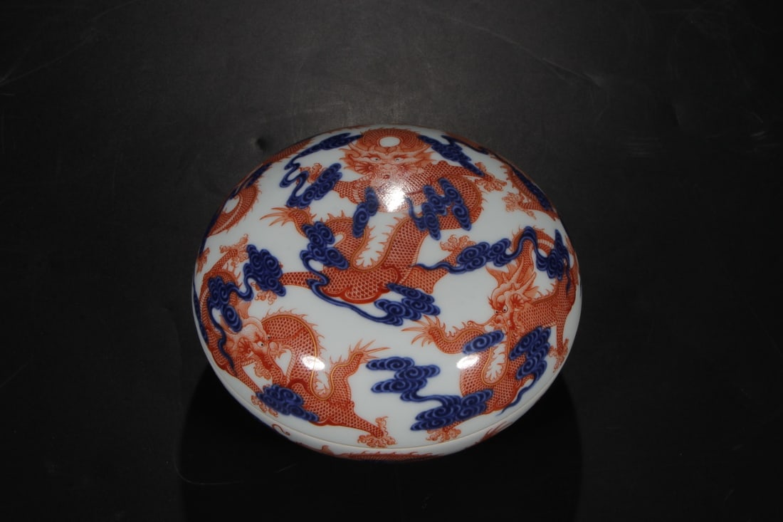 An Exquisite Blue and White Iron-Red Dragon Pattern Box: An Exquisite Blue and White Iron-Red Dragon Pattern Box Qing Dynasty, China Yongzheng Six-character Mark Size:8.5cmx16cm (The Dimensions Of All Batches Are Manually Measured.If You Need More