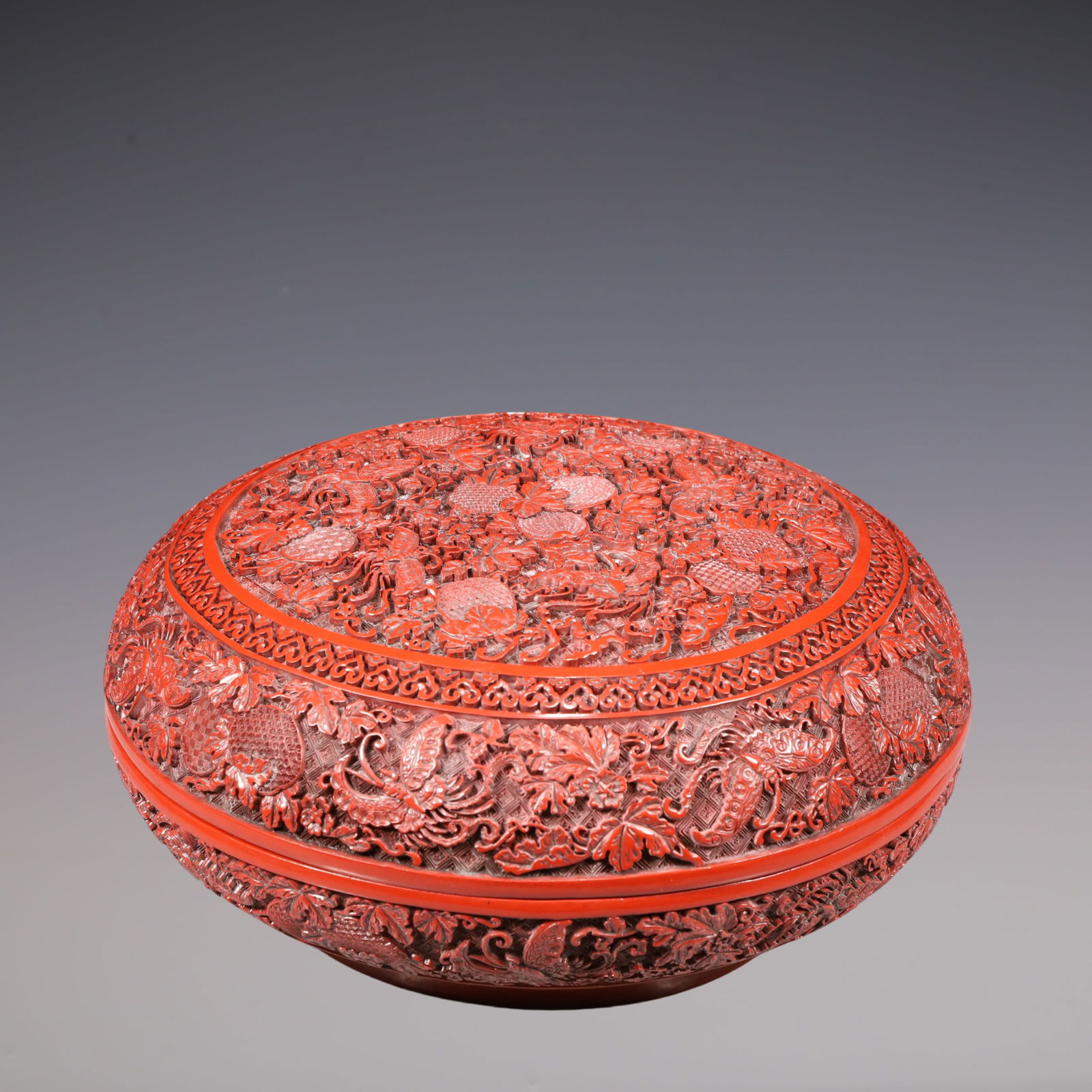 A Exquisite Carved Red Lacquer Flower and Butterfly Pattern Box: A Exquisite Carved Red Lacquer Flower and Butterfly Pattern Box Qing Dynasty, China Qianlong Four-character Mark Size:38cmx17cm Weight:5150g (The Dimensions Of All Batches Are Manually Measured.If You