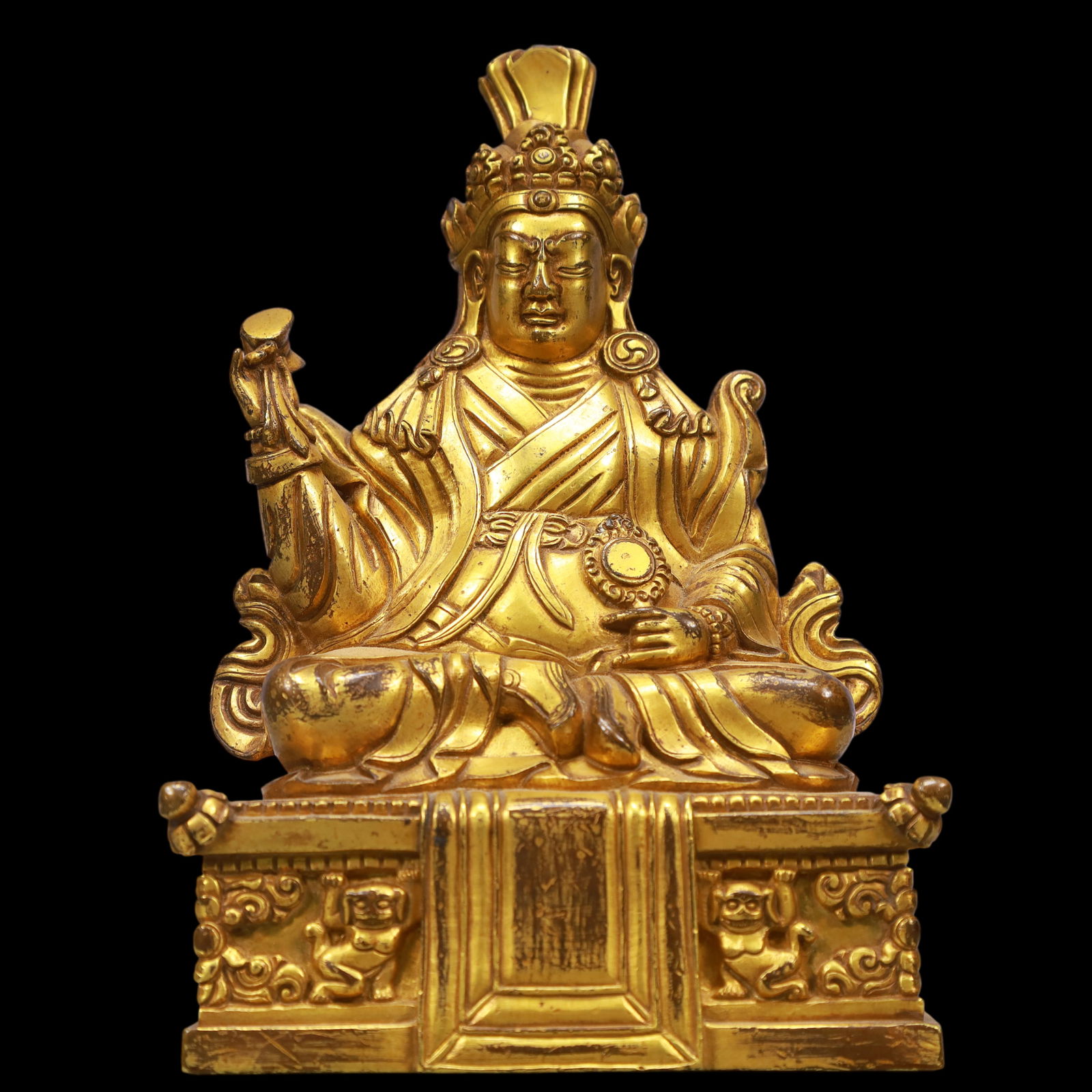 An Exquisite Gilt Bronze Buddha Statue: An Exquisite Gilt Bronze Buddha Statue Ming Dynasty, China Size:11cmx7cmx16cm Weight:1100g (The Dimensions Of All Batches Are Manually Measured.If You Need More Detailed Information, Please Contact