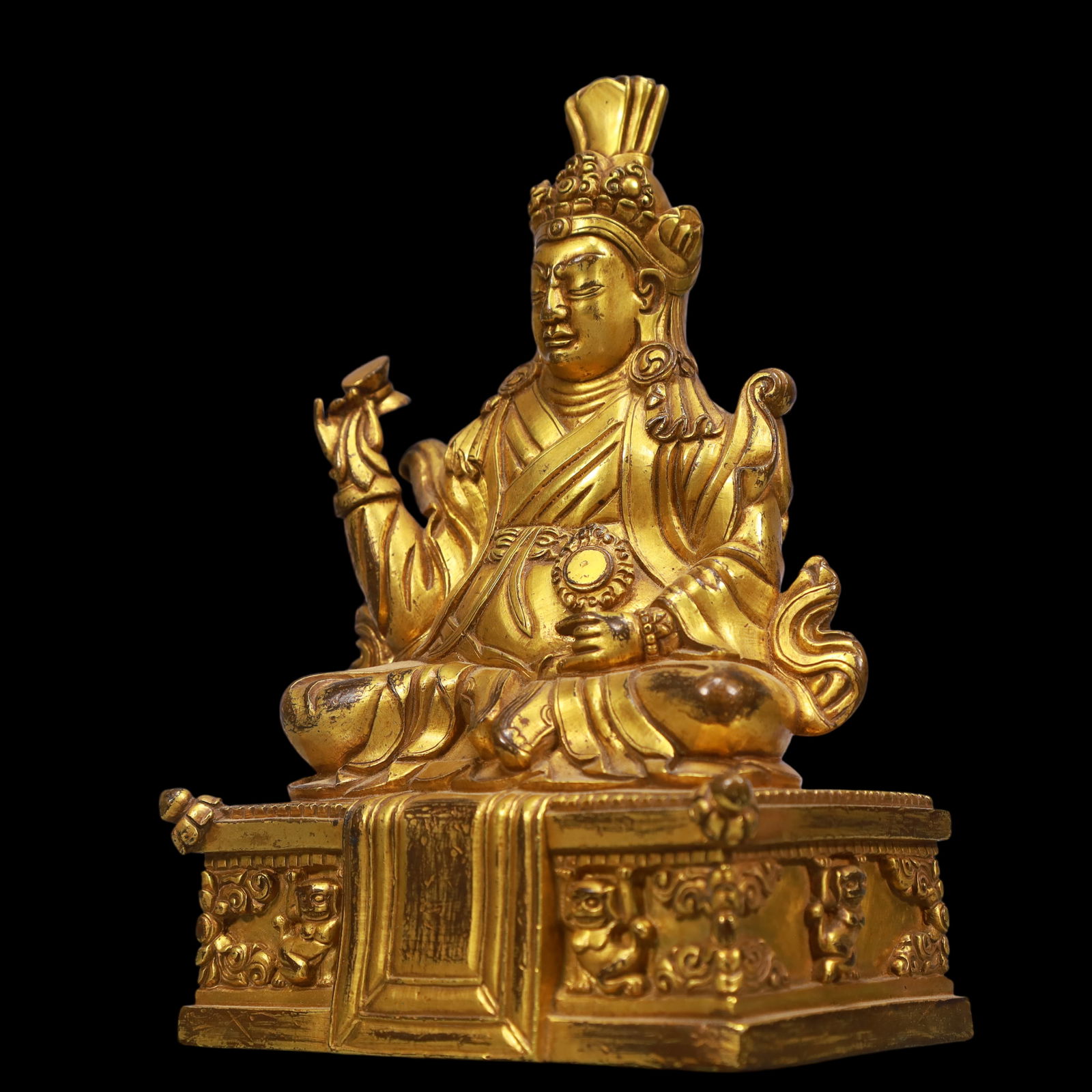 An Exquisite Gilt Bronze Buddha Statue - 2