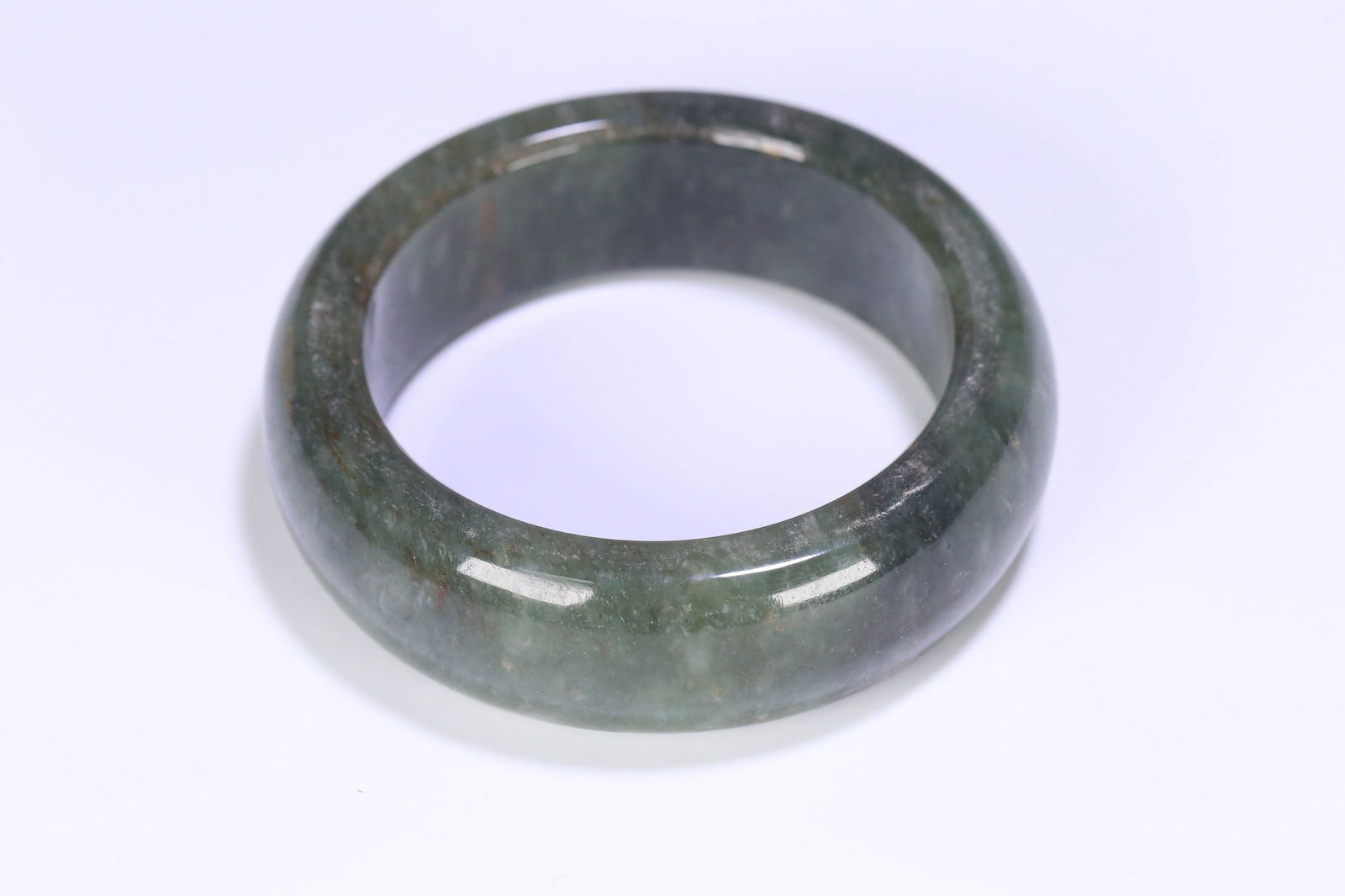 An Exquisite Jasper Bracelets: An Exquisite Jasper Bracelets Qing Dynasty, China Size:6.5cmx2.5cm Weight:188g (The Dimensions Of All Batches Are Manually Measured.If You Need More Detailed Information, Please Contact Our