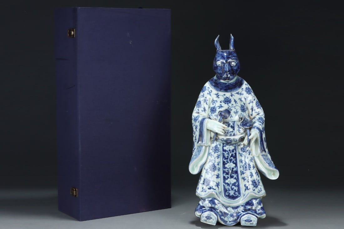 An Exquisite Blue and White Lotus Pattern Auspicious Beast Ornament: An Exquisite Blue and White Lotus Pattern Auspicious Beast Ornament Ming Dynasty, China Xuande Four-character Mark Size:52cmx24.5cm (The Dimensions Of All Batches Are Manually Measured.If You Need