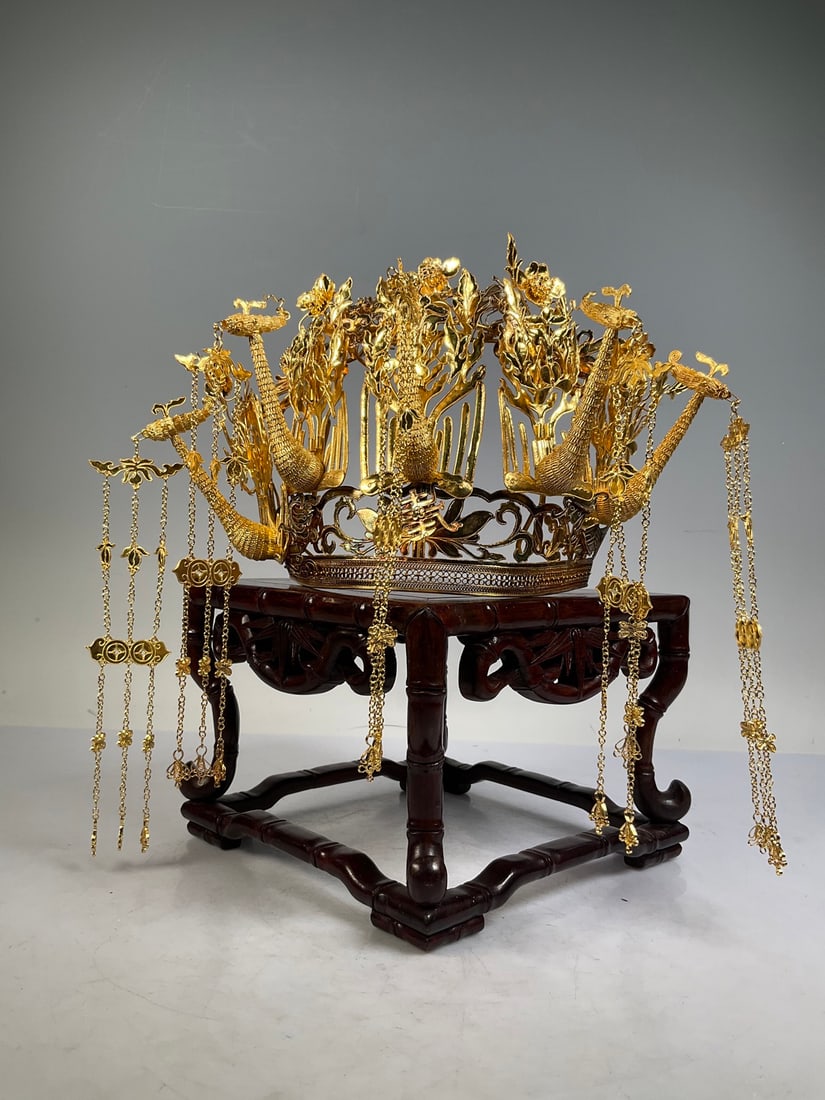 An Exquisite Gilt Silver phoenix coronet: An Exquisite Gilt Silver phoenix coronet Qing Dynasty, China Size:14cmx28cm Weight:412g (The Dimensions Of All Batches Are Manually Measured.If You Need More Detailed Information, Please Contact