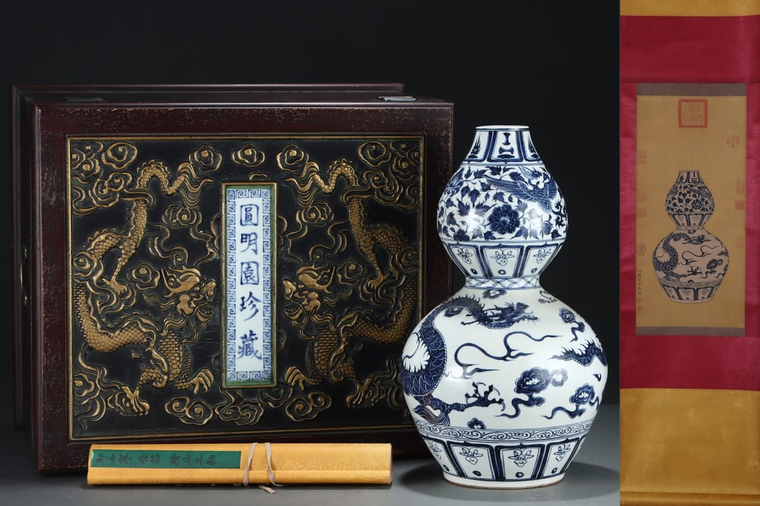 An Exquisite Blue and White Lotus Pattern Dragon and Phoenix Pattern Gourd-Shaped Vase: An Exquisite Blue and White Lotus Pattern Dragon and Phoenix Pattern Gourd-Shaped Vase Yuan Dynasty, China Without frame Size:61cmx29cm Size:45cmx26.5cm (The Dimensions Of All Batches Are Manually Mea