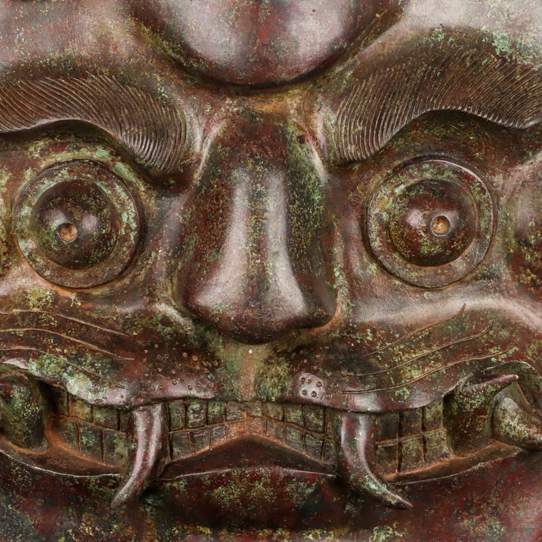 An Exquisite Bronze Beast-Face Pattern Ornament - 2