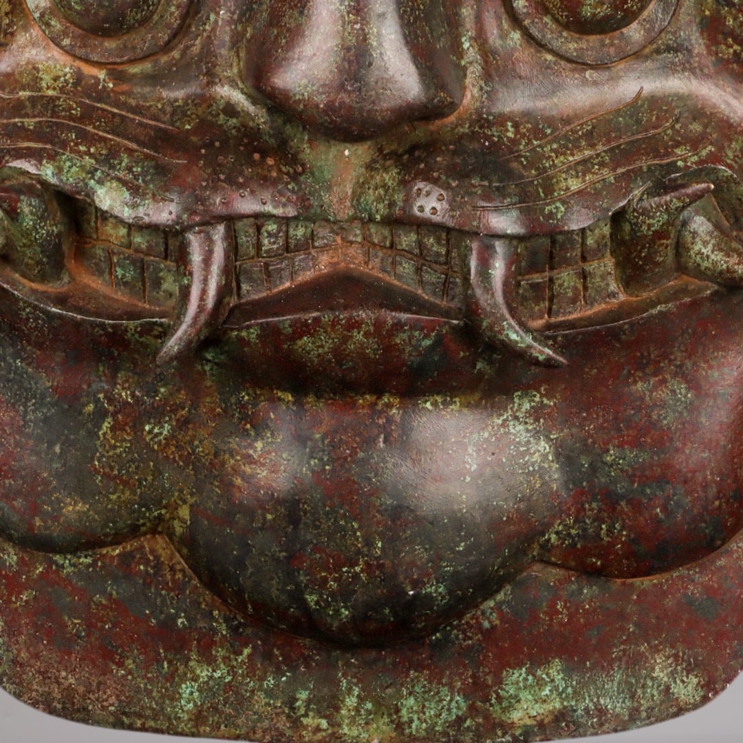 An Exquisite Bronze Beast-Face Pattern Ornament - 3