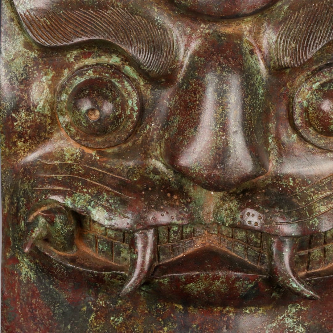 An Exquisite Bronze Beast-Face Pattern Ornament - 4