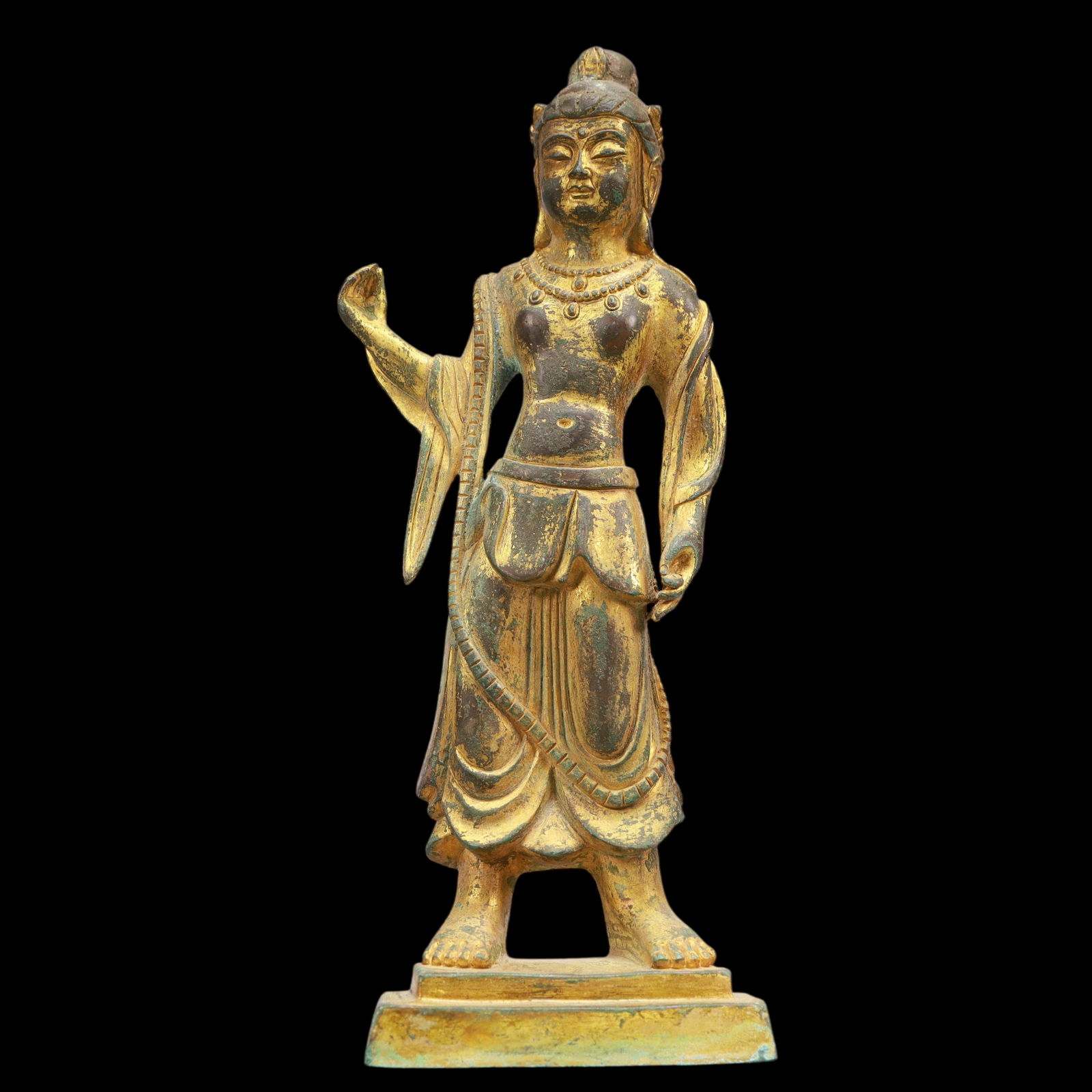 A Exquisite Gilt Bronze Statue of Guru: A Exquisite Gilt Bronze Statue of Guru Ming Dynasty, China Size:9cmx6.5cmx25cm Weight:1000g (The Dimensions Of All Batches Are Manually Measured.If You Need More Detailed Information, Please