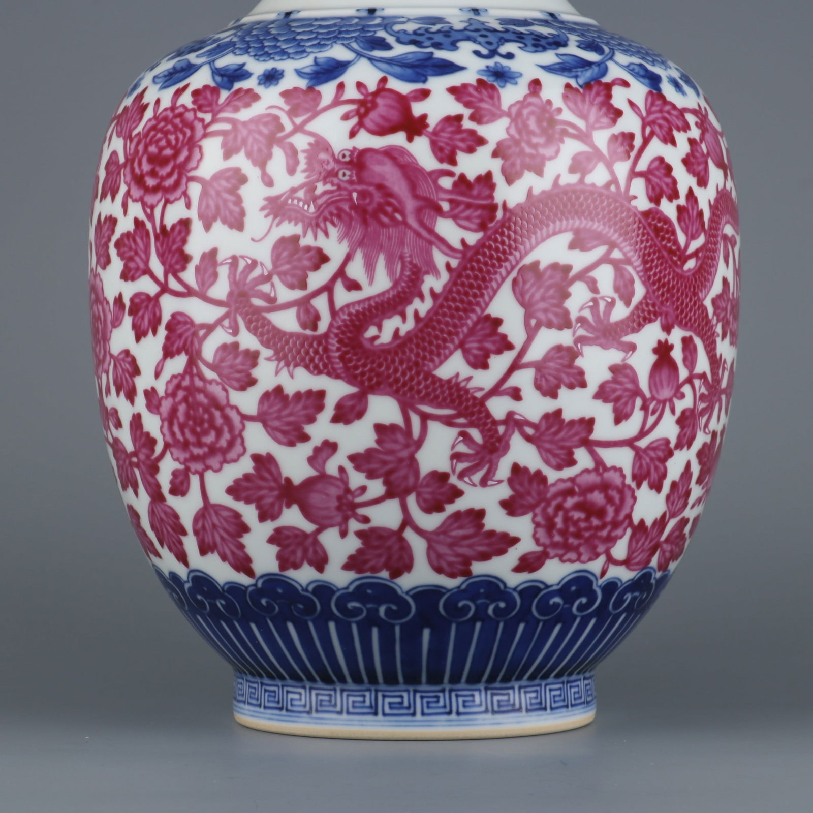 An Exquisite Blue and White Ruby Red-Glazed Lotus Pattern Dragon and Phoenix Pattern Vase - 5